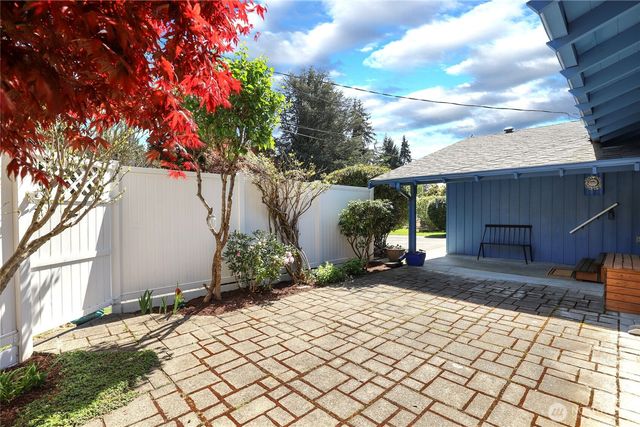 3961 NW Country Lane, Bremerton, WA 98312