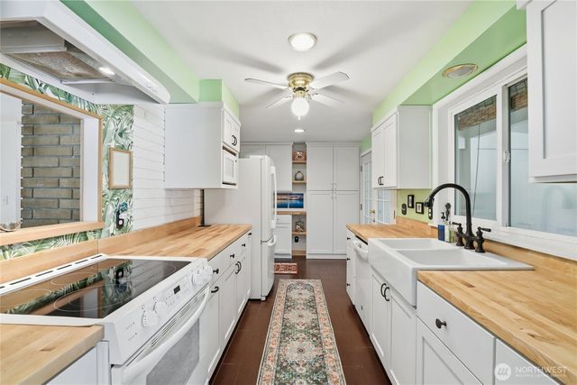 3961 NW Country Lane, Bremerton, WA 98312