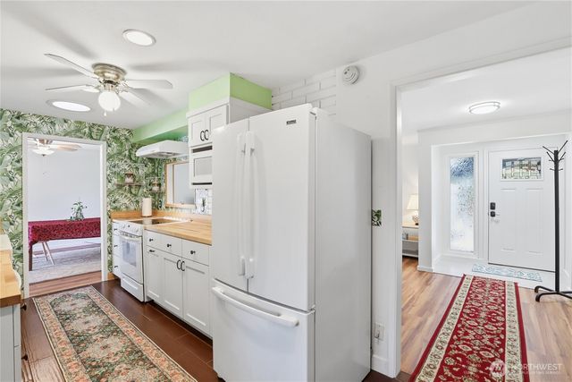 3961 NW Country Lane, Bremerton, WA 98312