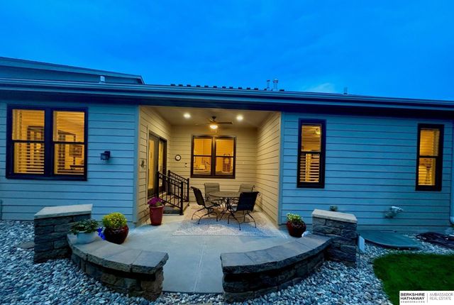 5802 N 158th Street, Omaha, NE 68116