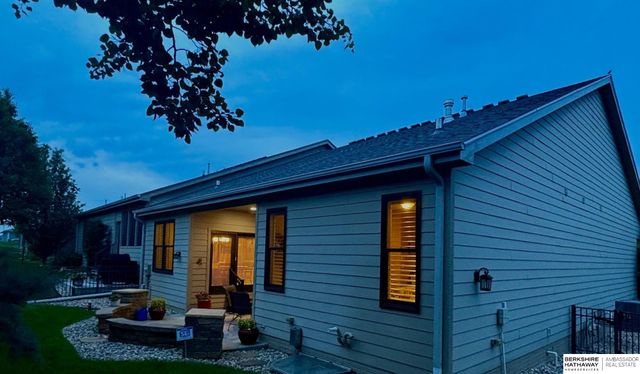 5802 N 158th Street, Omaha, NE 68116