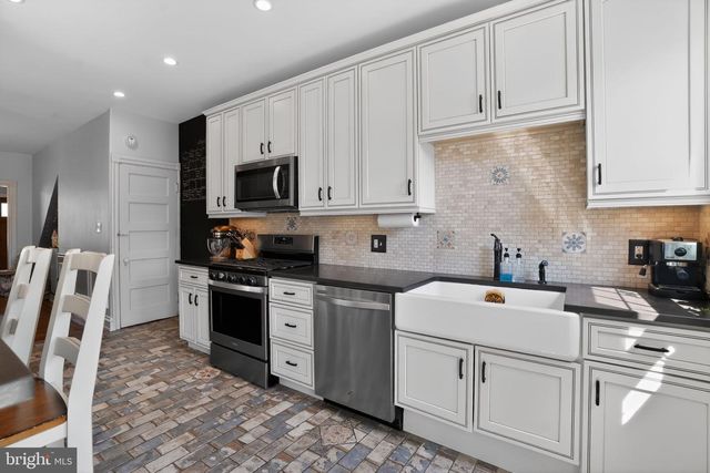 425 HERMITAGE ST, Philadelphia, PA 19128