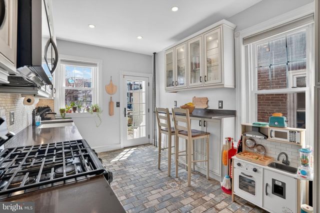 425 HERMITAGE ST, Philadelphia, PA 19128