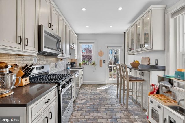 425 HERMITAGE ST, Philadelphia, PA 19128