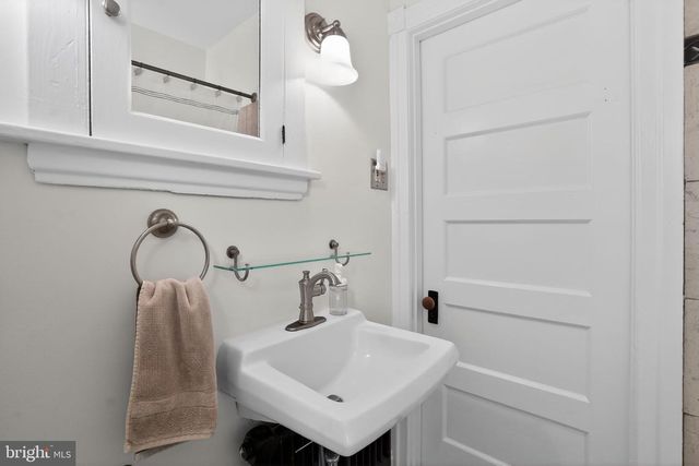 425 HERMITAGE ST, Philadelphia, PA 19128