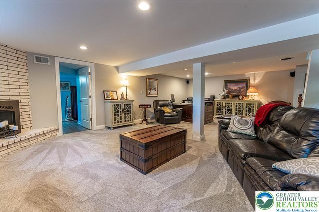 116 Oxford Drive, Palmer Twp, PA 18045