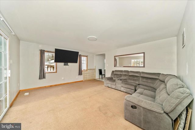 6415 VALLEY PARK RD, Capitol Heights, MD 20743