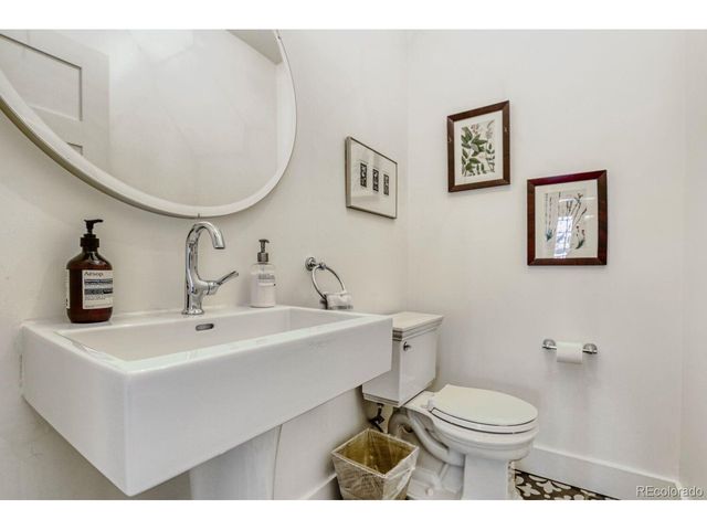 2260 Bellaire St, Denver, CO 80207