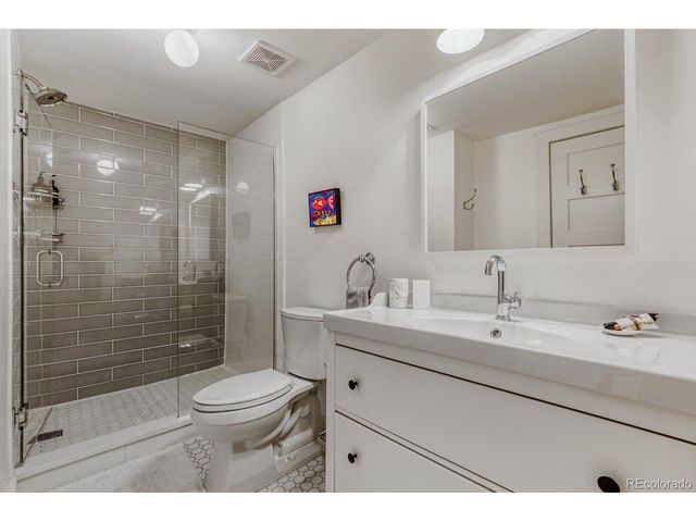 2260 Bellaire St, Denver, CO 80207