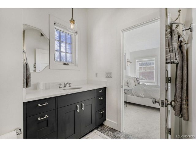 2260 Bellaire St, Denver, CO 80207