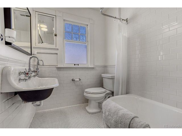 2260 Bellaire St, Denver, CO 80207