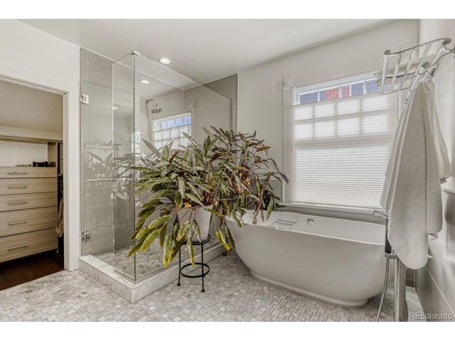 2260 Bellaire St, Denver, CO 80207