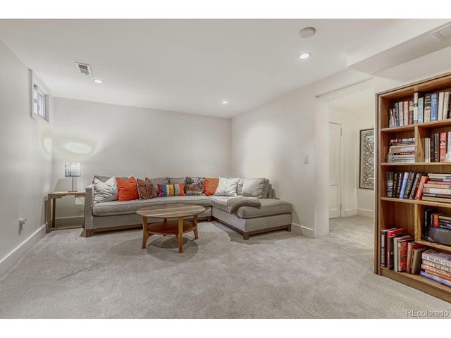 2260 Bellaire St, Denver, CO 80207