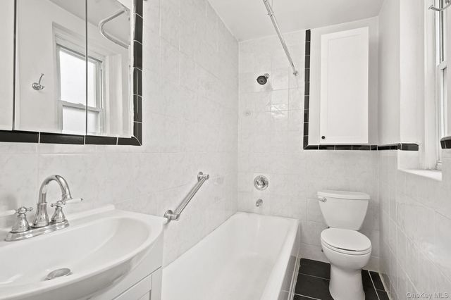 2160 Bronx Park E 6J, Bronx, NY 10462