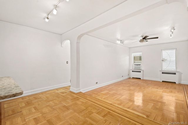 2160 Bronx Park E 6J, Bronx, NY 10462