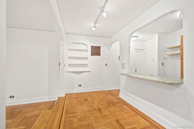 2160 Bronx Park E 6J, Bronx, NY 10462