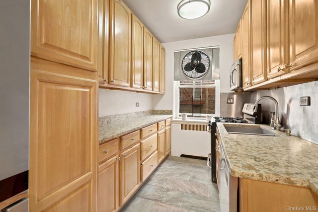 2160 Bronx Park E 6J, Bronx, NY 10462