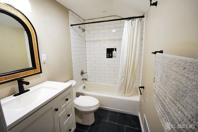 28 Duchess Avenue, Middletown, NJ 07748
