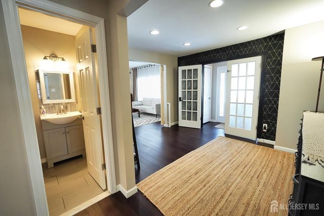 28 Duchess Avenue, Middletown, NJ 07748