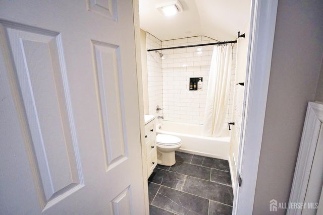 28 Duchess Avenue, Middletown, NJ 07748