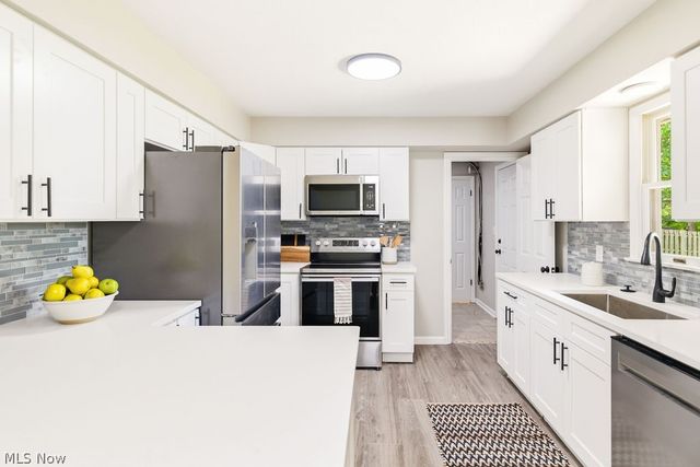 8768 Parkdale Drive, North Royalton, OH 44133