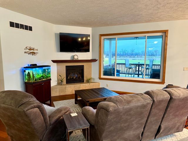 132 TRADERS POINTE Circle, Council Bluffs, IA 51501