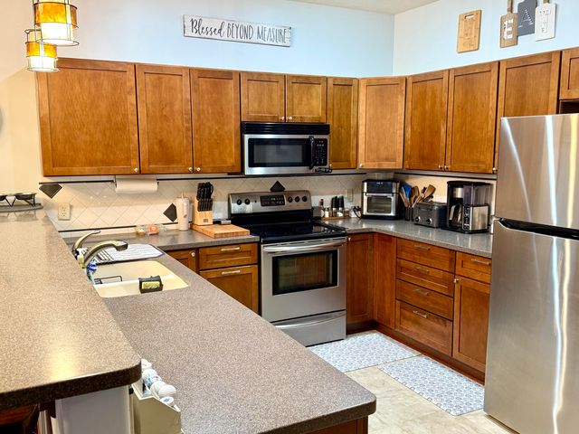 132 TRADERS POINTE Circle, Council Bluffs, IA 51501