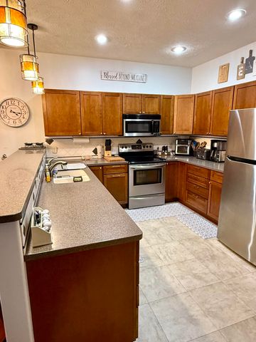 132 TRADERS POINTE Circle, Council Bluffs, IA 51501