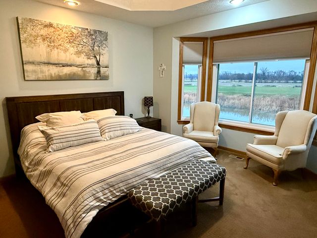 132 TRADERS POINTE Circle, Council Bluffs, IA 51501