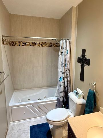 132 TRADERS POINTE Circle, Council Bluffs, IA 51501