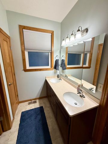 132 TRADERS POINTE Circle, Council Bluffs, IA 51501