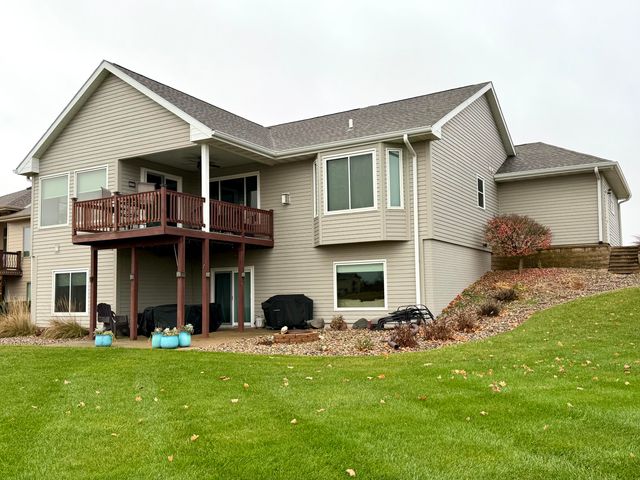 132 TRADERS POINTE Circle, Council Bluffs, IA 51501