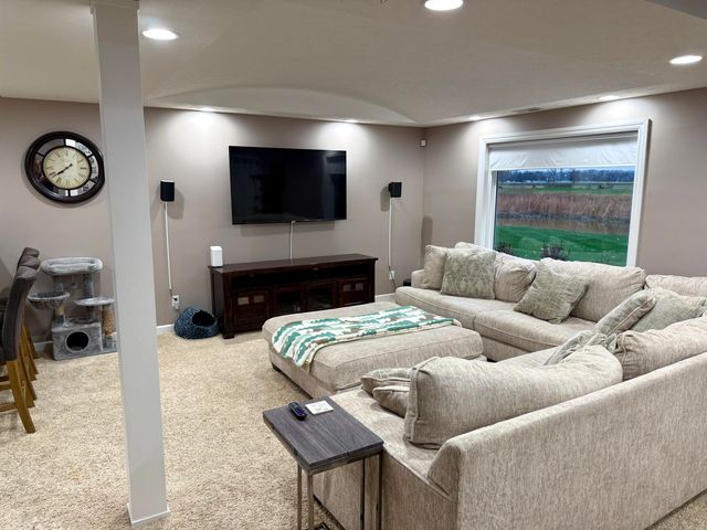 132 TRADERS POINTE Circle, Council Bluffs, IA 51501