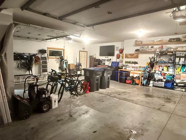 132 TRADERS POINTE Circle, Council Bluffs, IA 51501