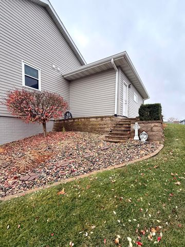 132 TRADERS POINTE Circle, Council Bluffs, IA 51501