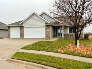 132 TRADERS POINTE Circle, Council Bluffs, IA 51501