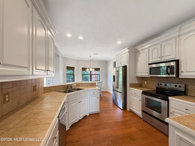 1010 Longwood Place, Pearl, MS 39208