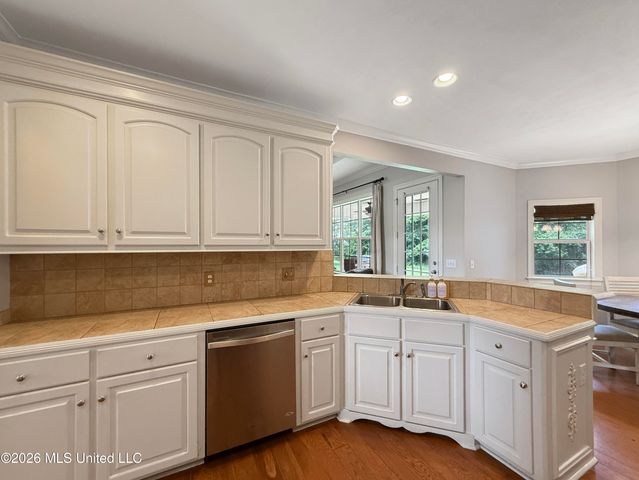 1010 Longwood Place, Pearl, MS 39208