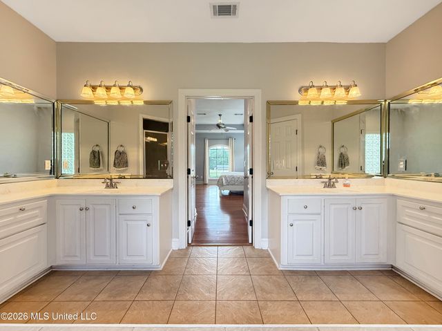 1010 Longwood Place, Pearl, MS 39208