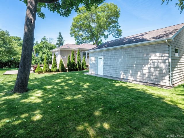 215 S 16th Street, Lindenhurst, NY 11757