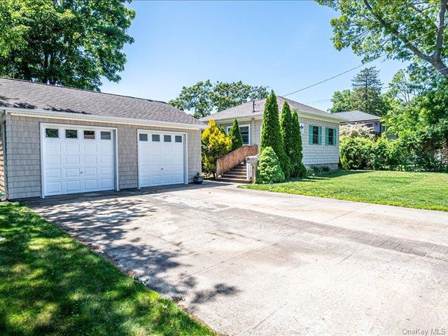215 S 16th Street, Lindenhurst, NY 11757
