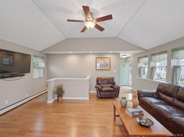 215 S 16th Street, Lindenhurst, NY 11757
