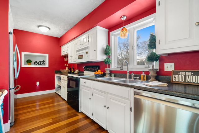 31 Lincoln Avenue, Nashua, NH 03060