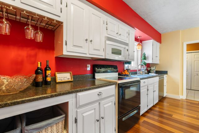 31 Lincoln Avenue, Nashua, NH 03060