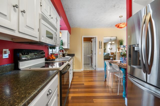 31 Lincoln Avenue, Nashua, NH 03060