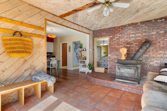 31 Lincoln Avenue, Nashua, NH 03060