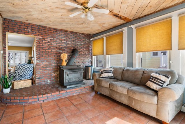 31 Lincoln Avenue, Nashua, NH 03060