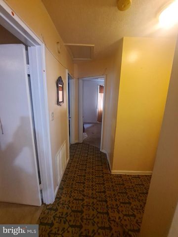 6704 HAMILTON ST, Riverdale, MD 20737