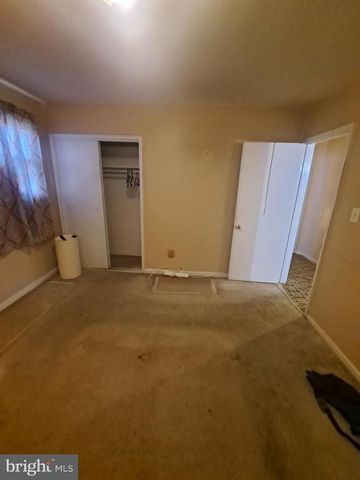 6704 HAMILTON ST, Riverdale, MD 20737