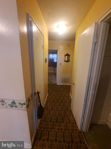 6704 HAMILTON ST, Riverdale, MD 20737